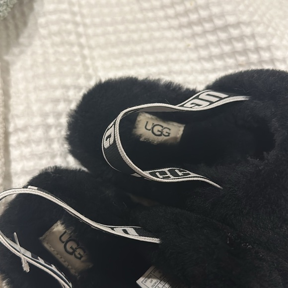 UGG SLIP ONS - Picture 3 of 5